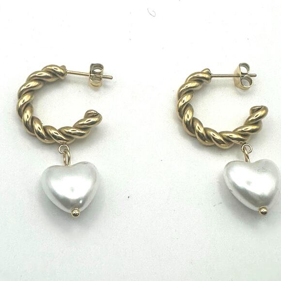 Classic Pearl Heart Shaped Earrings Retro Costume Jewelry Pierced Hoops - Picture 1 of 8